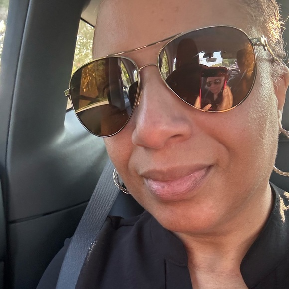 Meet your Posher, Cherise - Picture 2 of 2